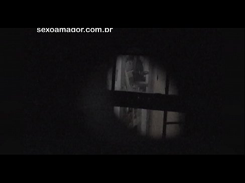 ❤️ Бландзінка таемна здымаецца на відэа з суседскага вуаерыста, схаванага за пустымі цэгламі ❤️ Якаснае порна у нас ☑